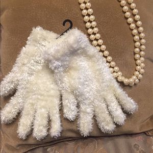 Accessories - 🛍NEW ONE SIZE FITS ALL WOMENS MITTENS🛍 Accessories - 🛍NEW ONE SIZE FITS ALL WOMENS MITTENS🛍